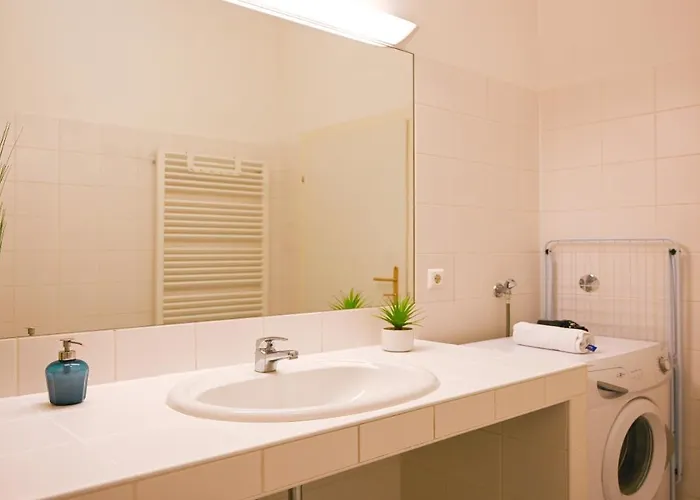 Bright 2br For 6 Near Center & Metro U2 Apartamento Viena