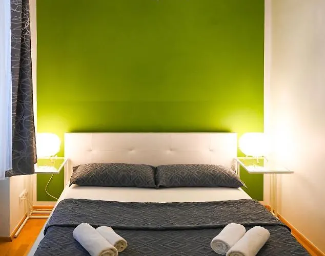 アパート Bright 2br For 6 Near Center & Metro U2 *